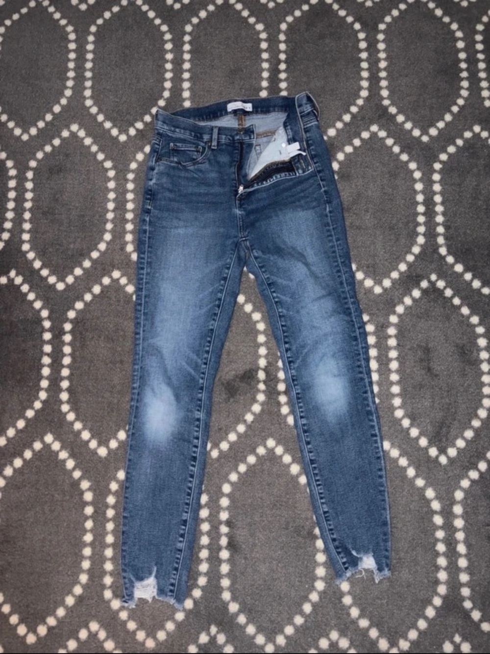 LOFT Medium Wash Skinny Jeans with Raw Hem size 2/26